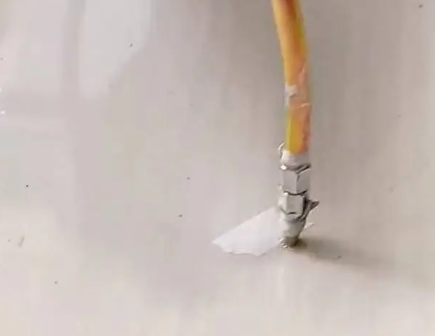 那坡瓷砖空鼓维修公司专业解答在瓷砖铺贴过程中，如果使用的砂料过粗（如全部使用了粗砂），可能会导致以下问题